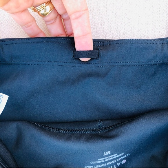 ATHLETA Ultimate Stash Pocket Black Crop Leggings M (Tall) - Picture 12 of 15